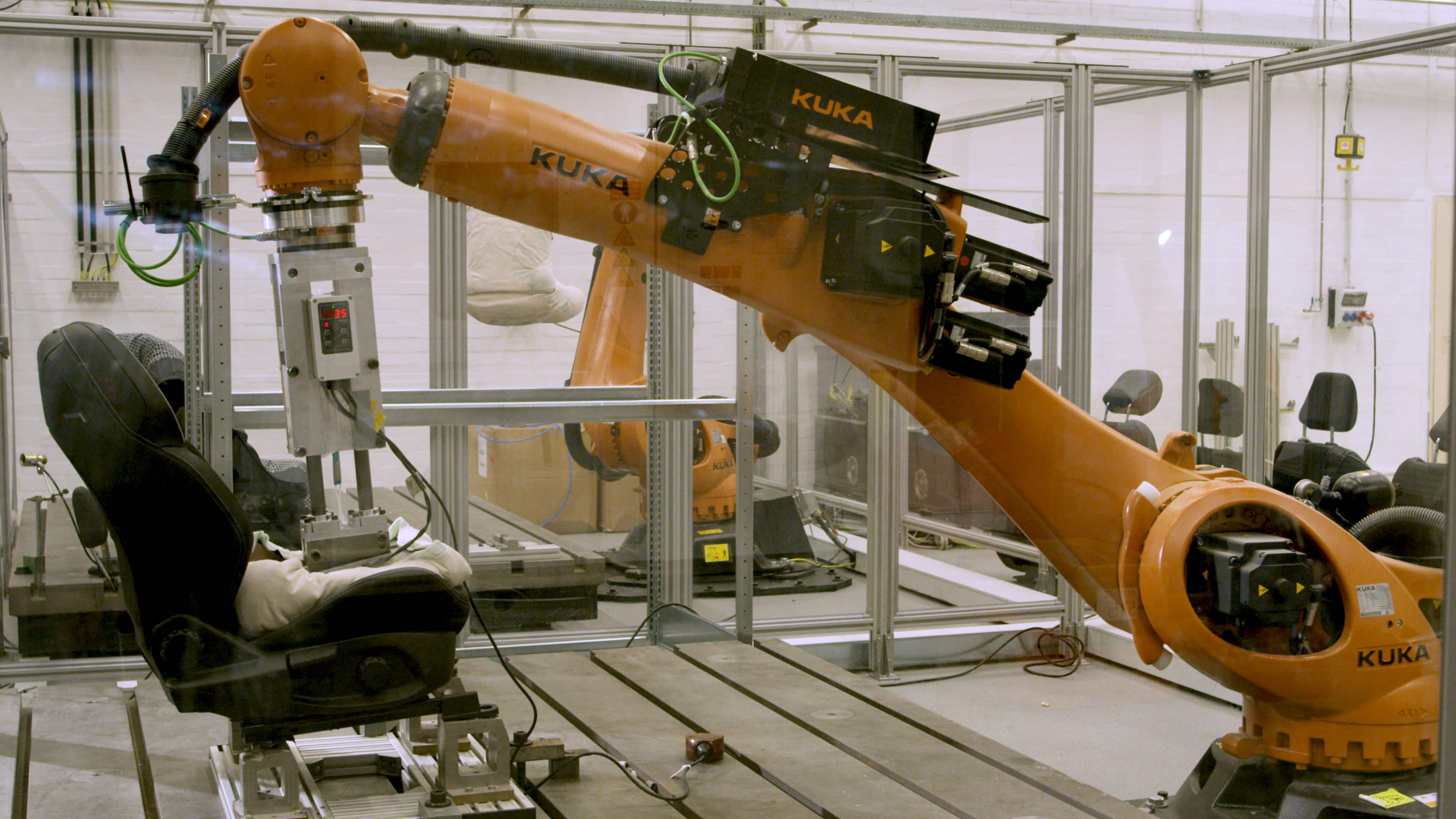 Компания Ford разработала робота, полностью имитирующего анатомию автомобилиста